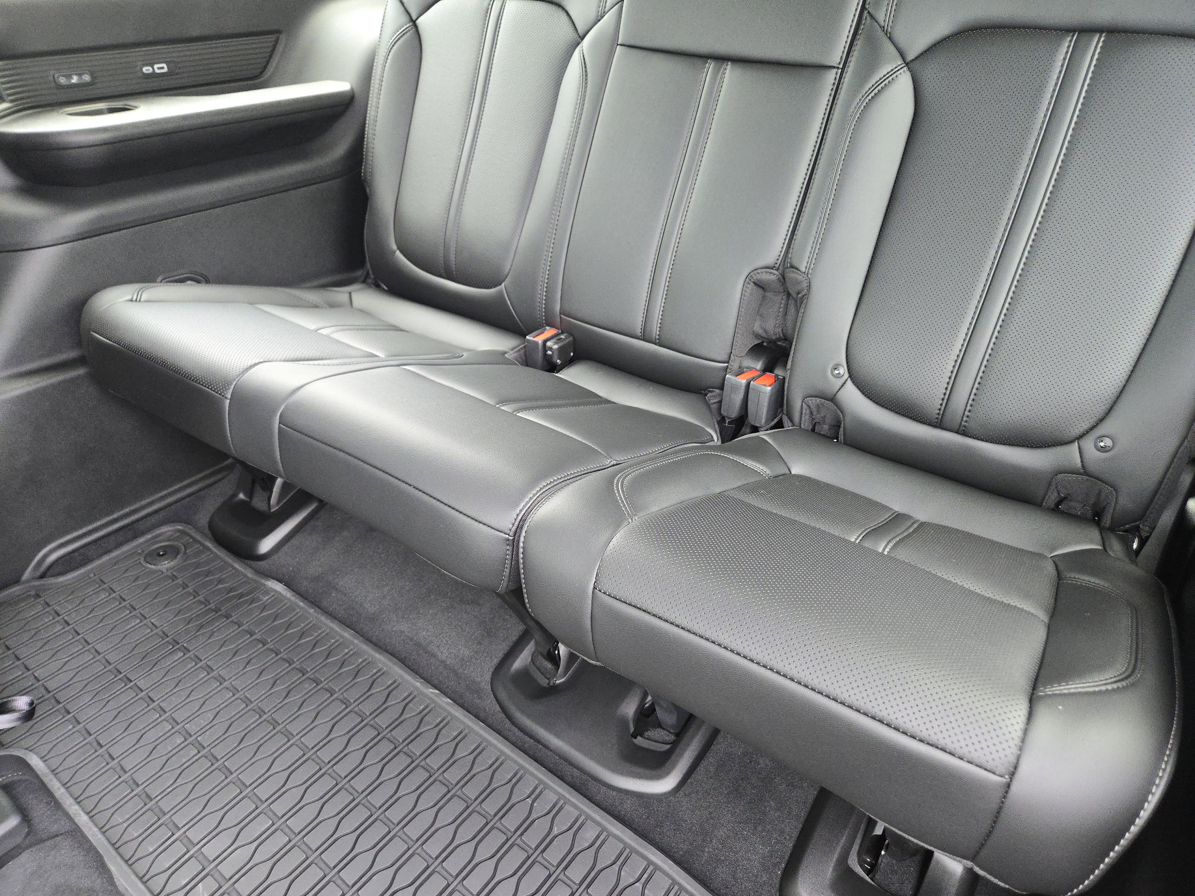 New 2026 Baltic-Gray Metallic Clear-Coat Exterior Paint Jeep Upland image 22