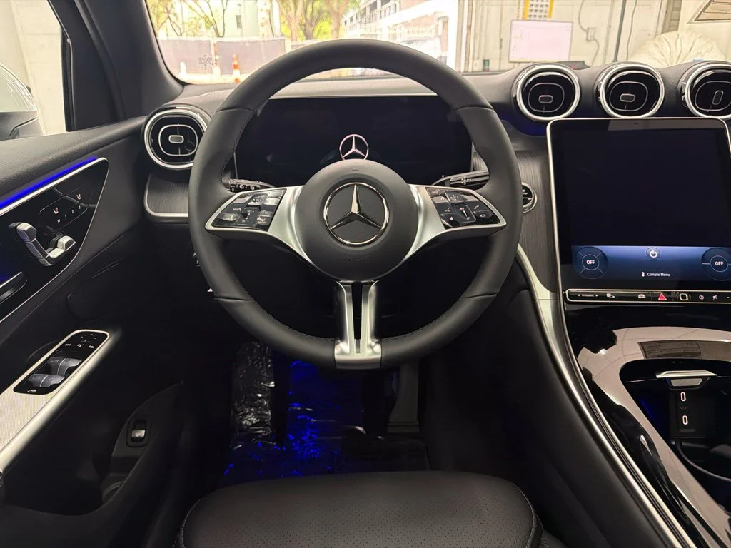 New 2027 White Mercedes-Benz GLC 300 image 21