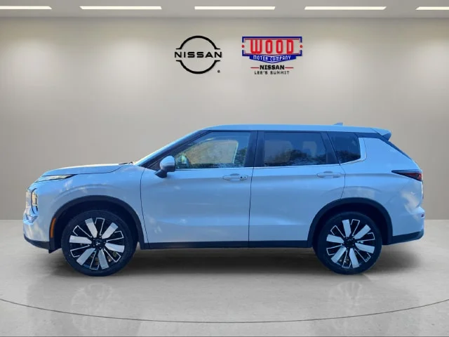 Used 2025 Black Mitsubishi SE image 5