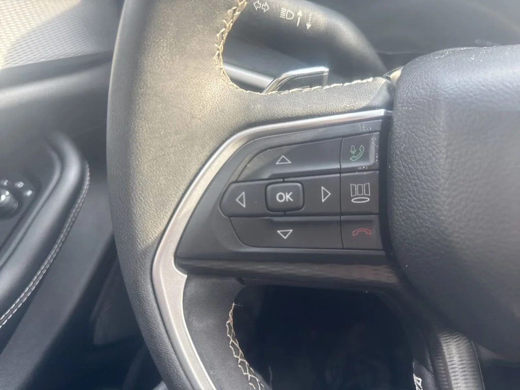 Used 2024 Silver Jeep Altitude image 18