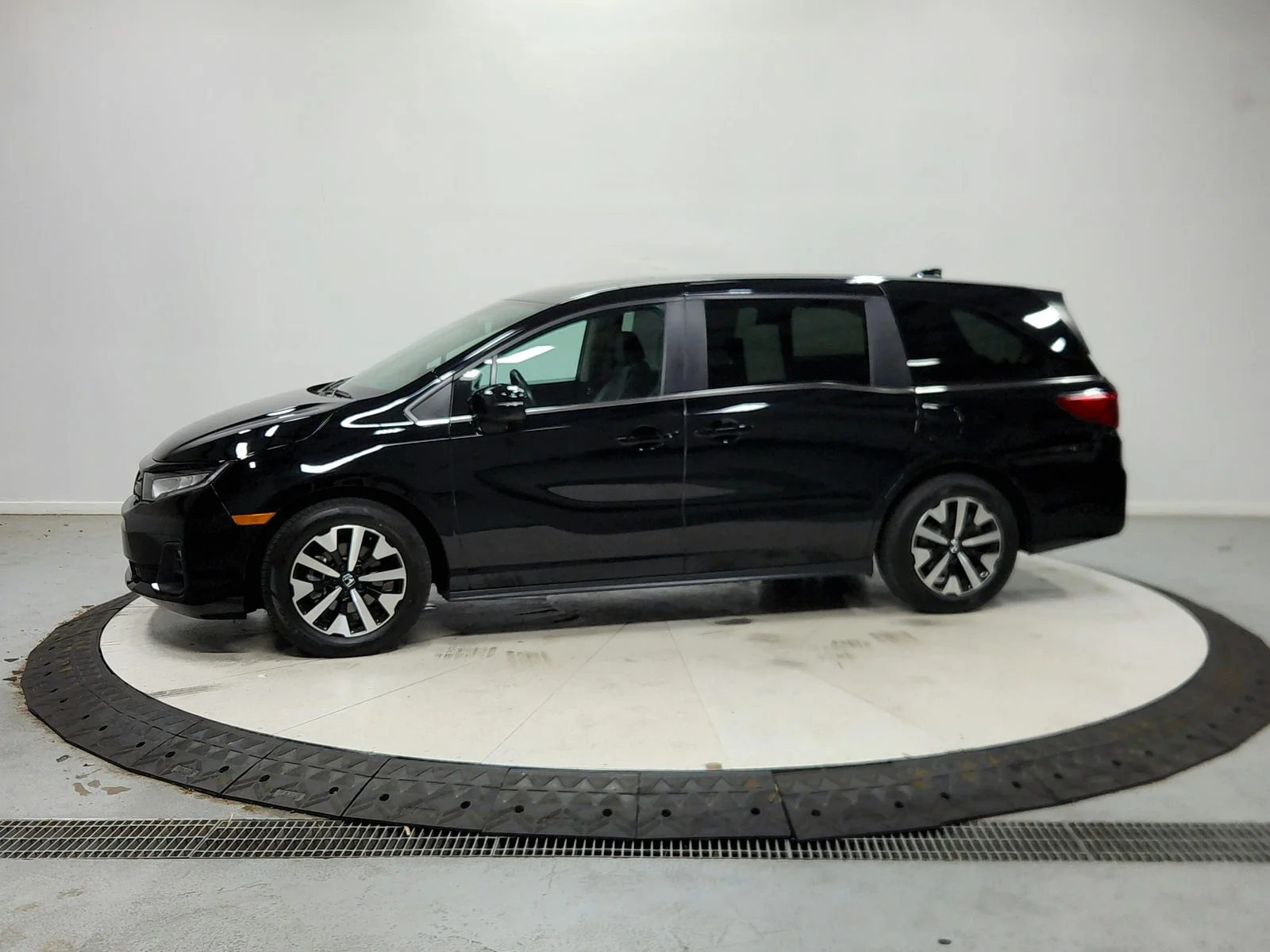 Used 2025  Honda EX-L image 5