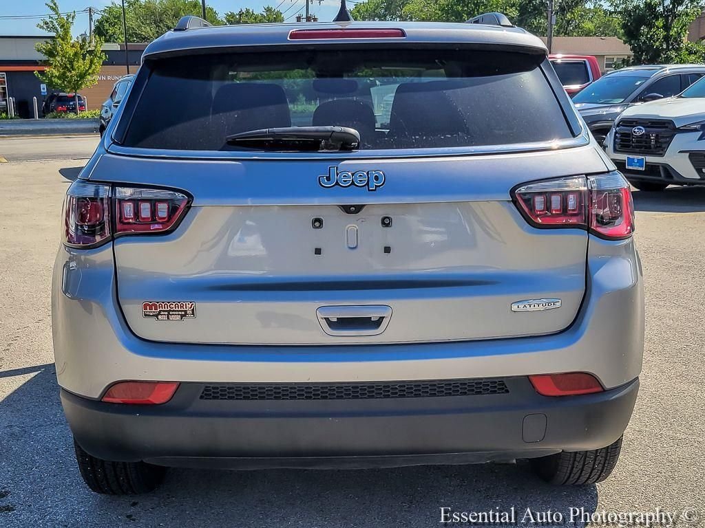 Used 2022 Billet Silver Metallic Jeep Latitude image 4
