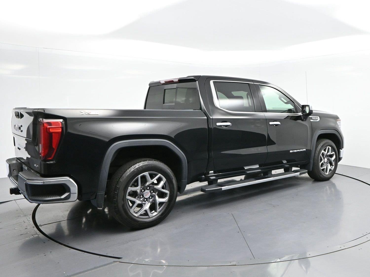 Used 2023 ONYX BLACK GMC SLT image 7