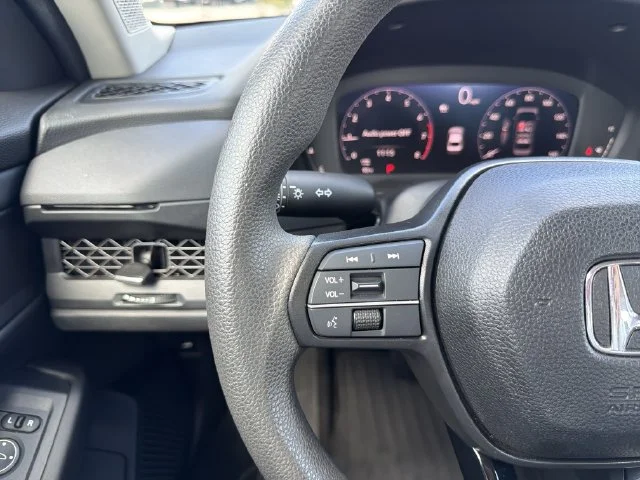 Used 2025  Honda SE image 27