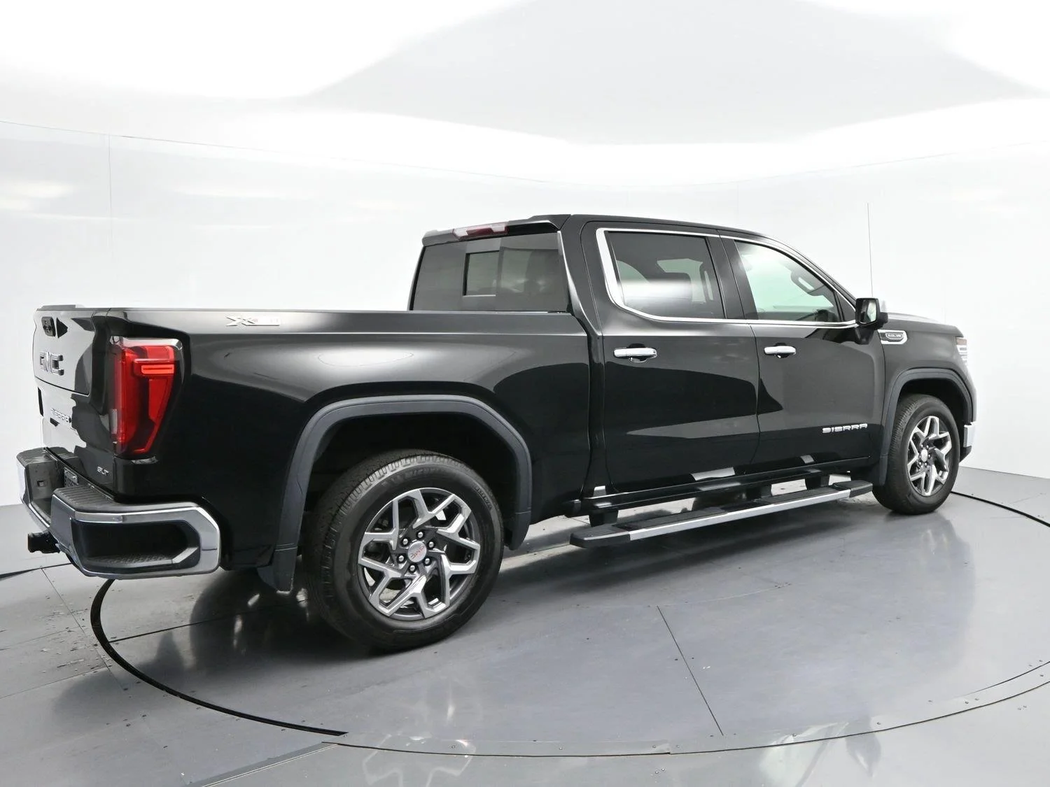 Used 2023 ONYX BLACK GMC SLT image 7
