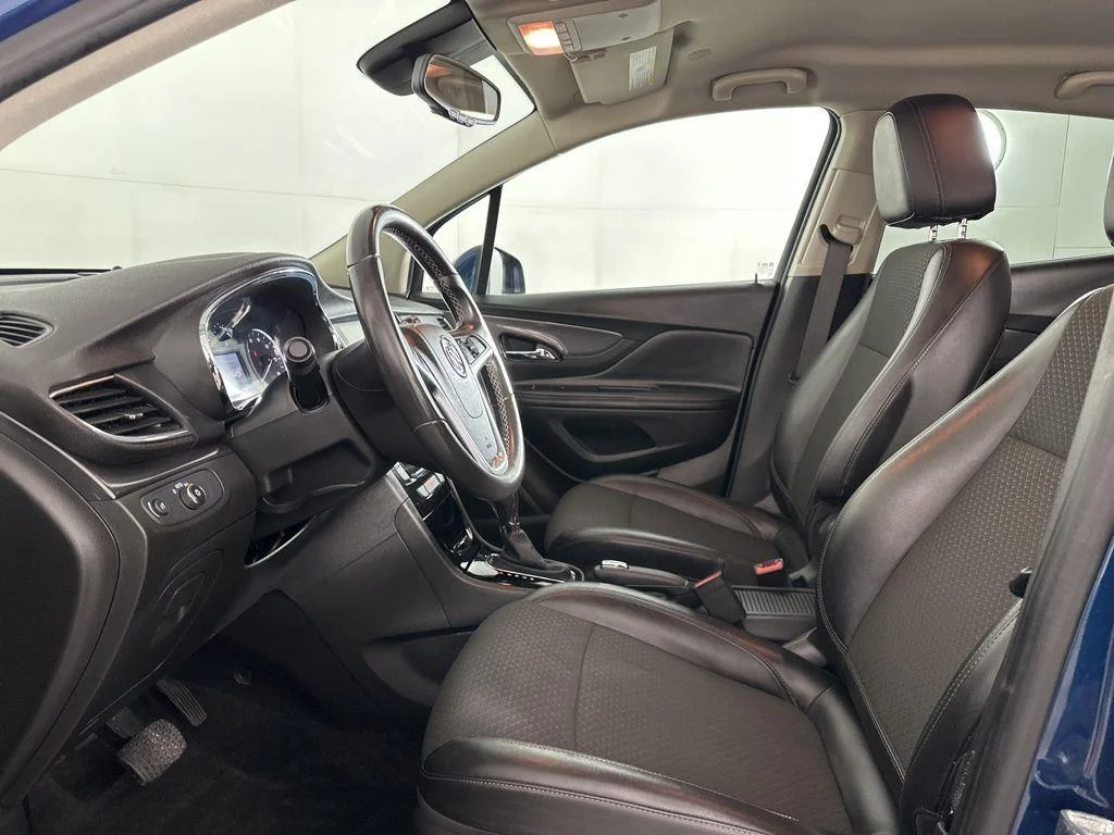 Used 2020 Azure Buick Preferred image 9