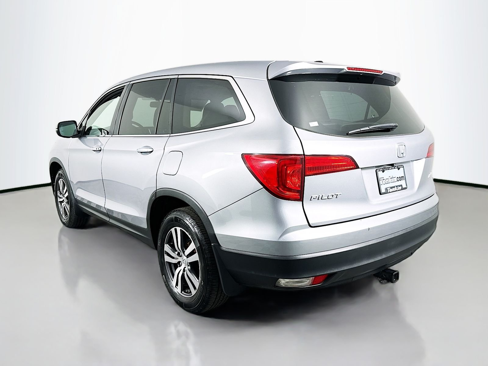 Used 2017 Lunar Silver Metallic Honda EX-L image 5