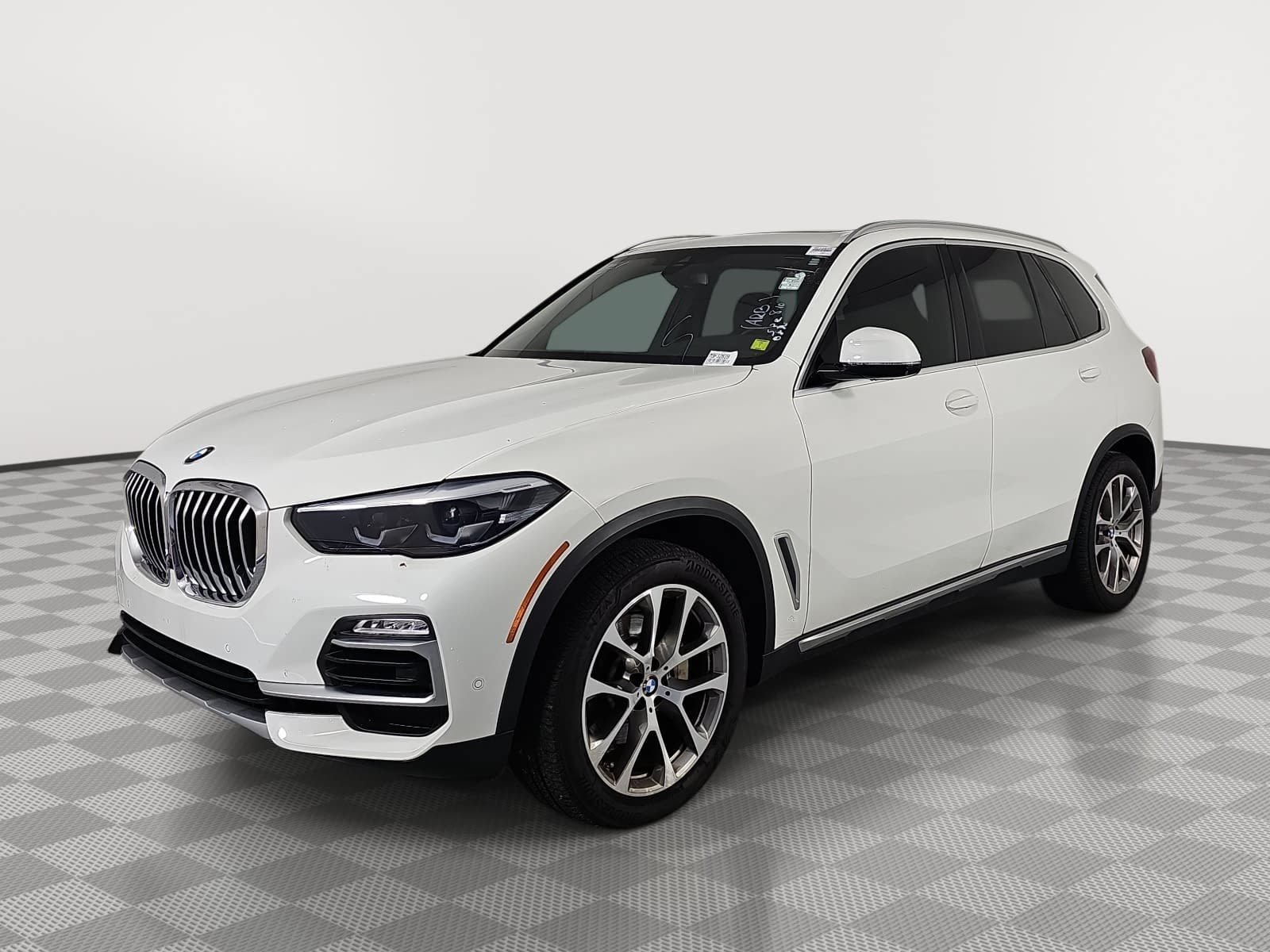 Used 2021 White BMW xDrive40i image 4