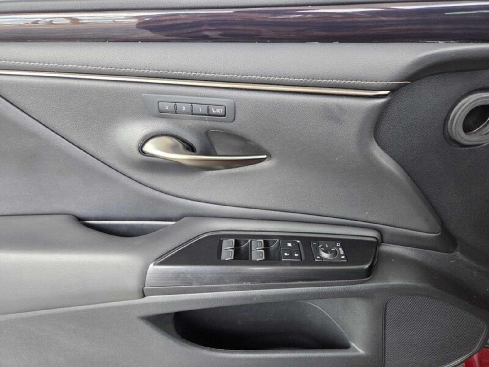 Used 2021 Matador Red Mica Lexus ES 350 image 23