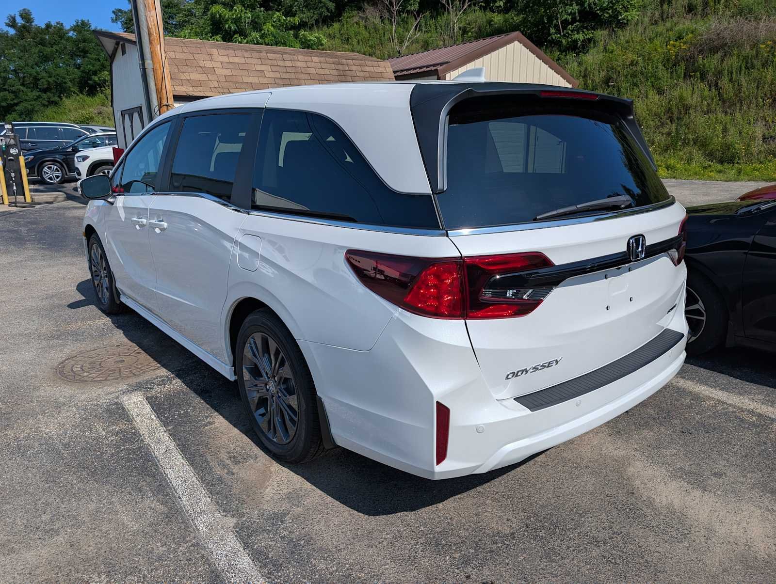 New 2026 Platinum White Pearl Honda Touring image 9