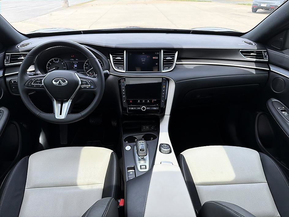 Certified Used 2025 Hermosa Blue INFINITI LUXE image 19