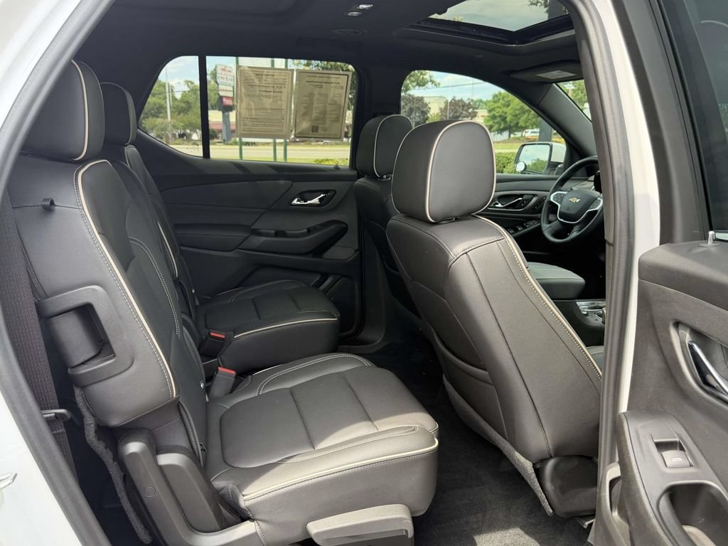 Used 2023 Iridescent Pearl Tricoat Chevrolet Premier image 13