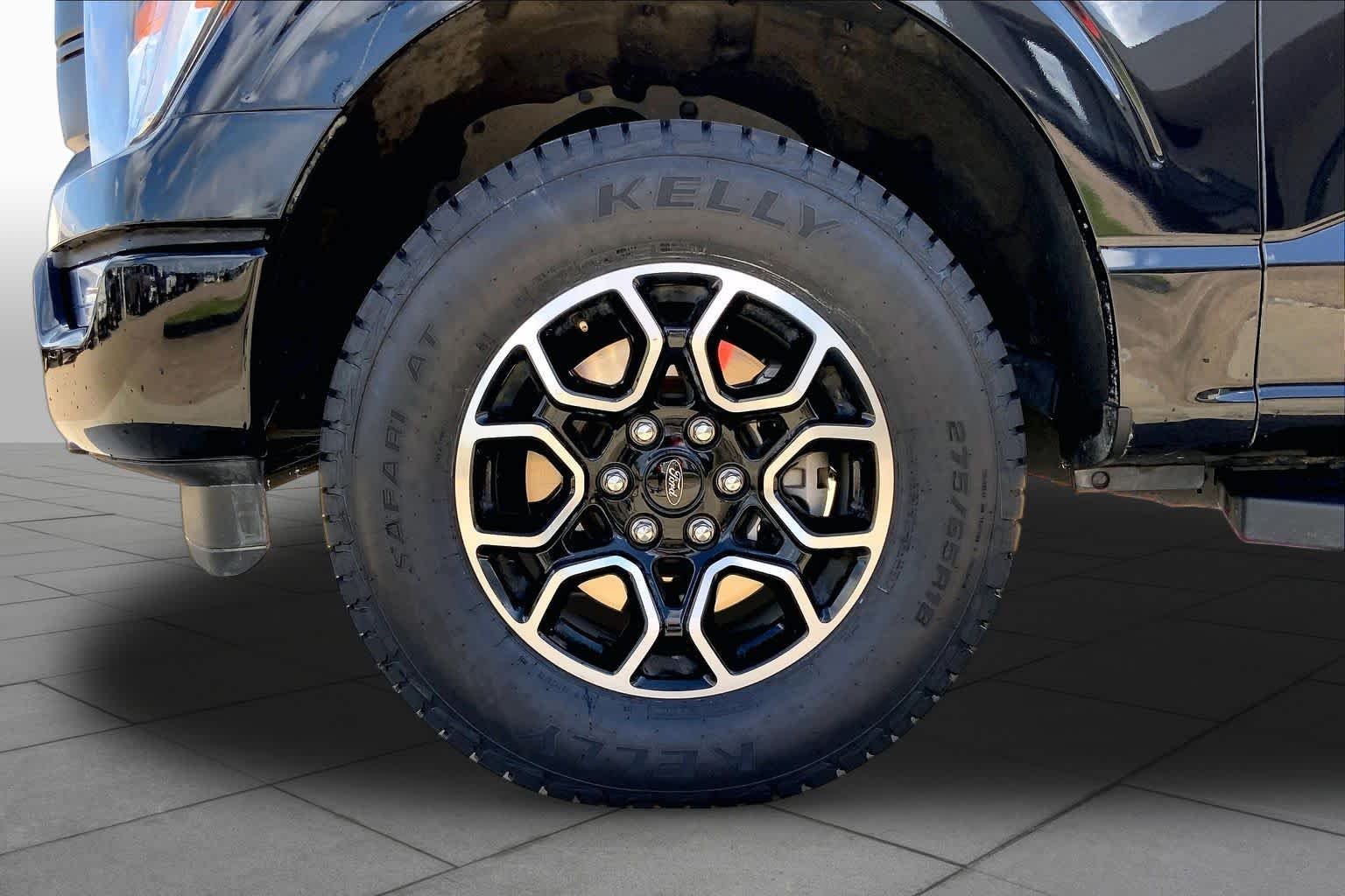 Certified Used 2023 Agate Black Metallic Ford LARIAT image 11