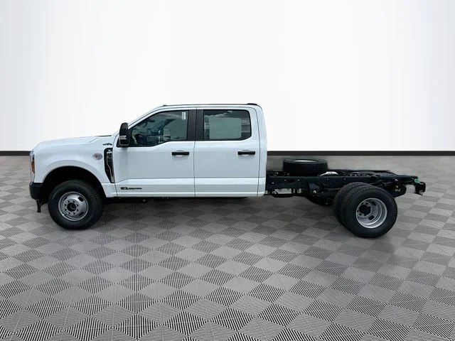 New 2026 Oxford White Ford XL image 3