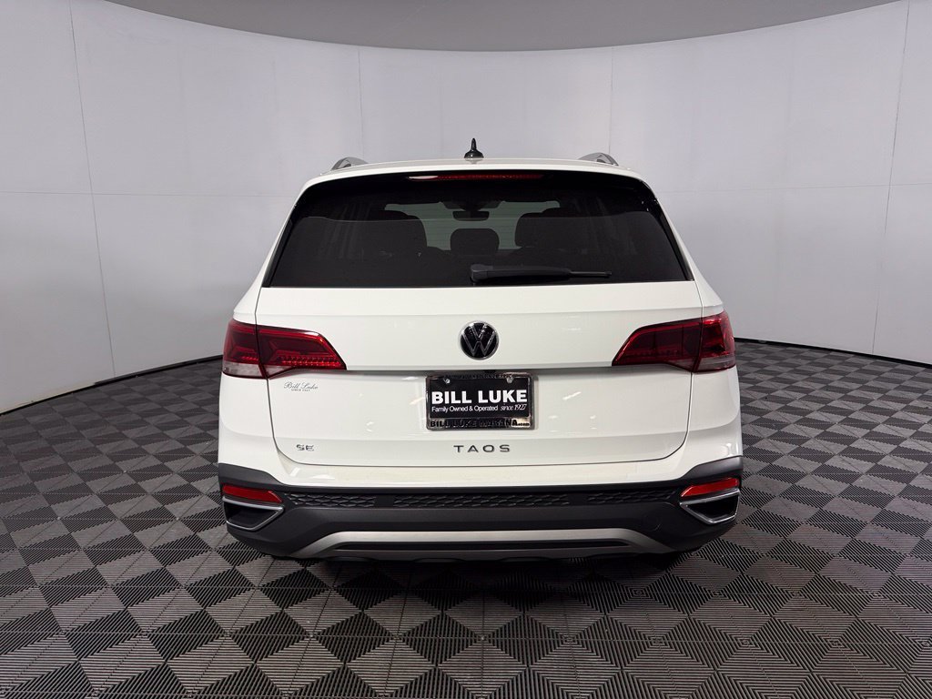 Certified Used 2022 White Volkswagen 1.5T SE image 10