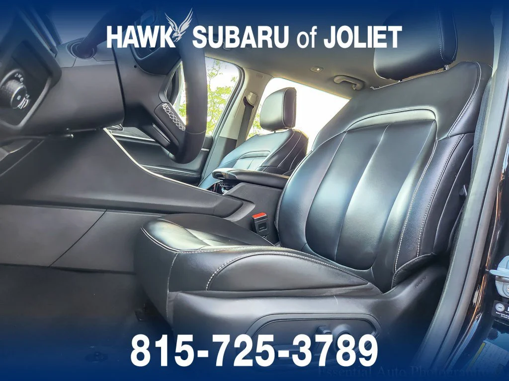 Used 2023 Diamond Black Crystal Pearlcoat Jeep Limited image 7