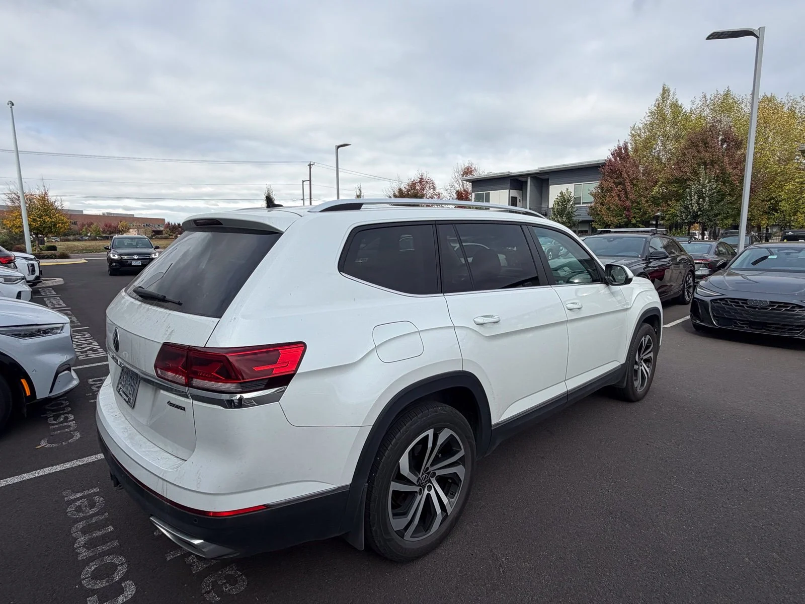 Used 2023  Volkswagen SEL image 5