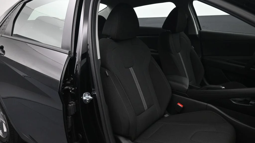 Certified Used 2025 Black Hyundai SE image 17