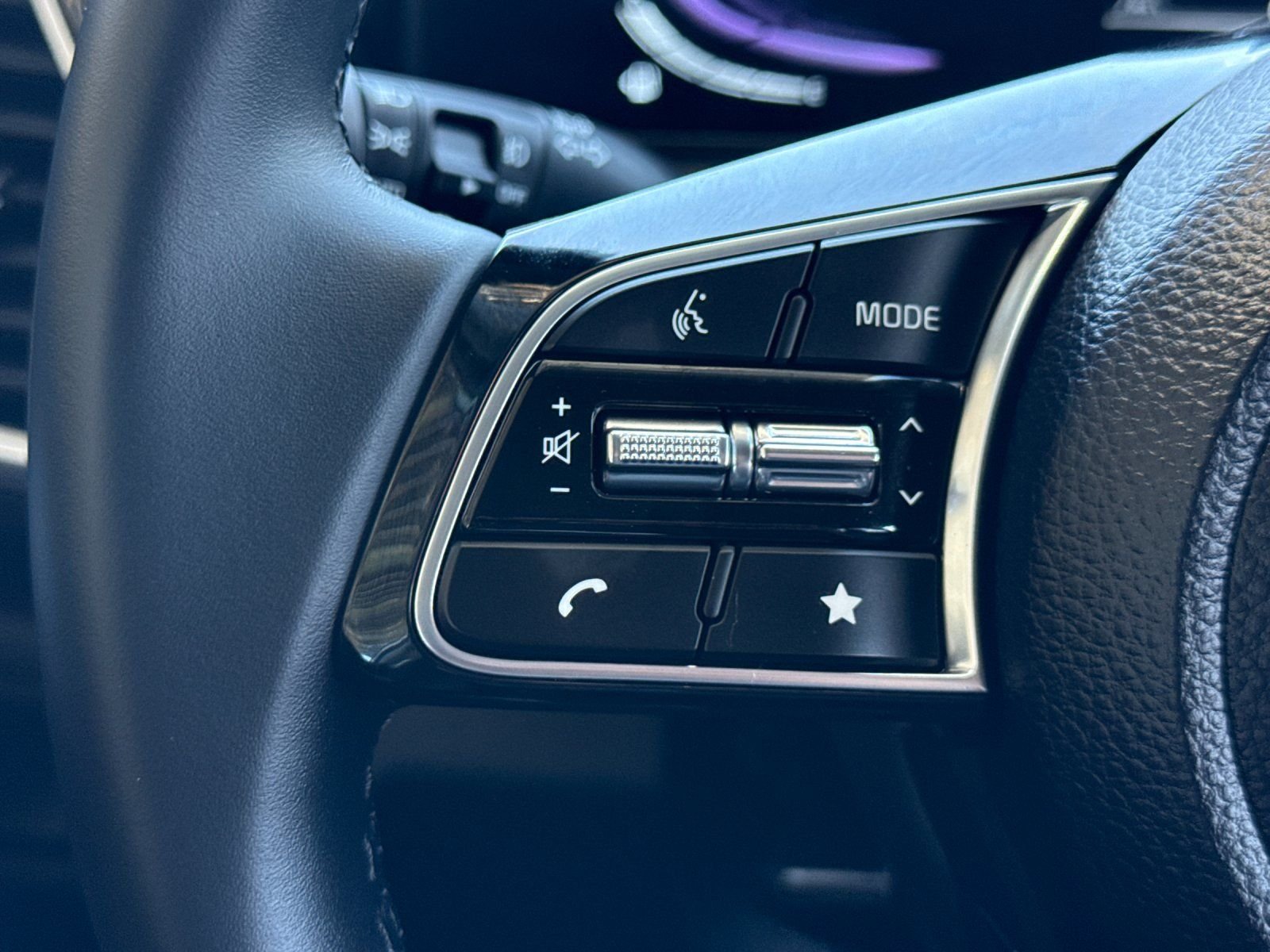 New 2026 Snow White Pearl Kia S image 25