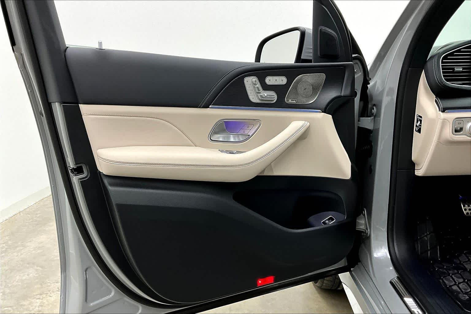 New 2026 MANUFAKTUR Alpine Grey Mercedes-Benz AMG® GLE 63 S image 10