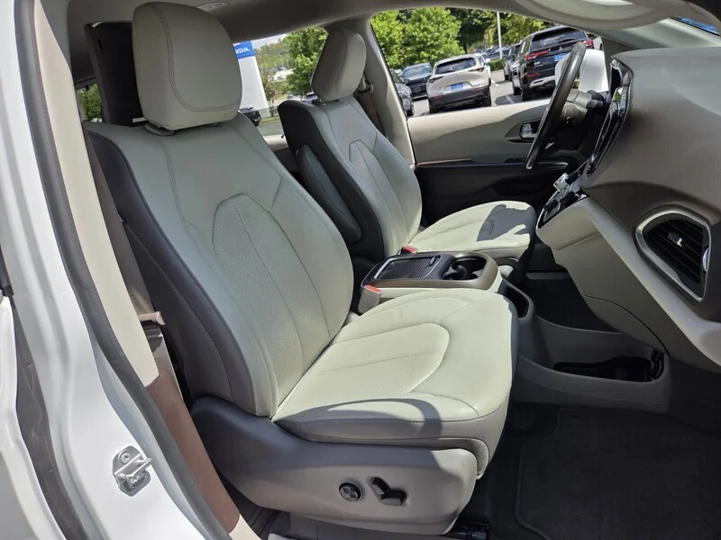 Used 2019 Bright White Clearcoat CHRYSLER TOURING L PLUS image 19
