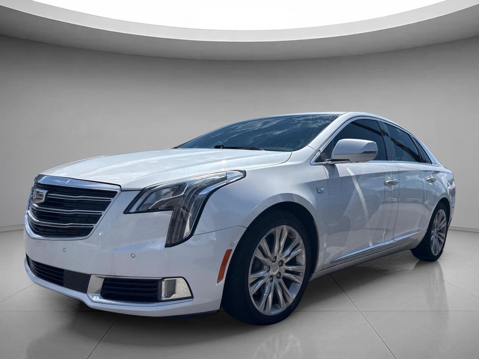 Used 2019 Crystal White Tricoat Cadillac Luxury image 2