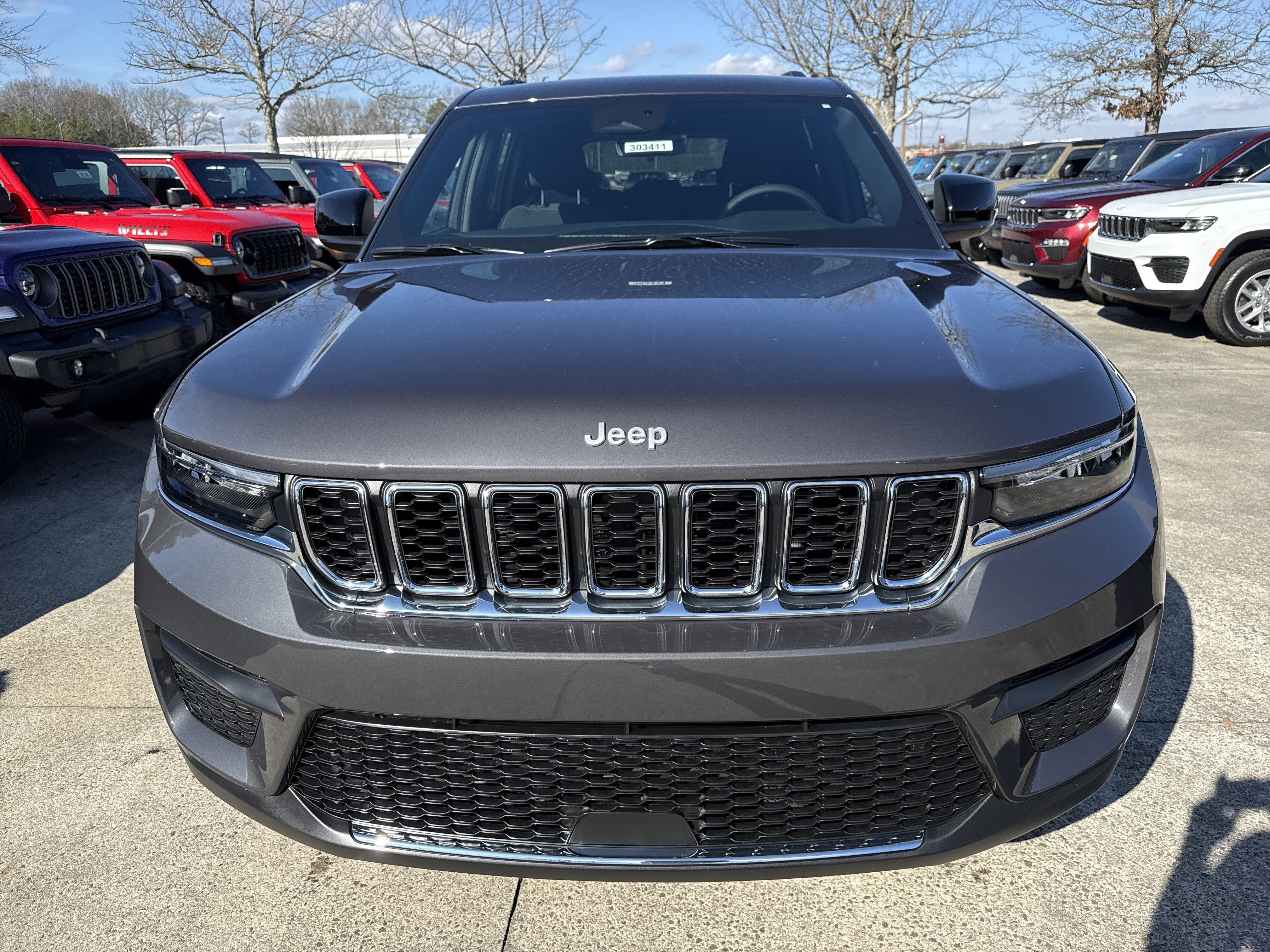 New 2025 Baltic Gray Metallic Clearcoat Jeep Laredo image 2