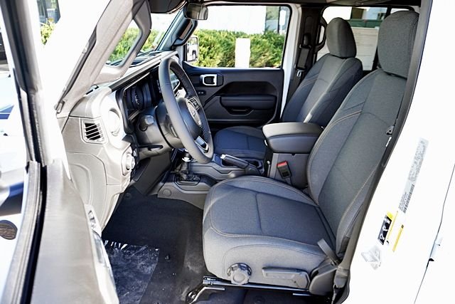 New 2026 Bright White Clear-Coat Exterior Paint Jeep Sport S image 20