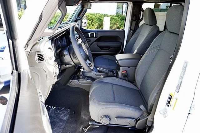 New 2026 Bright White Clear-Coat Exterior Paint Jeep Sport S image 20