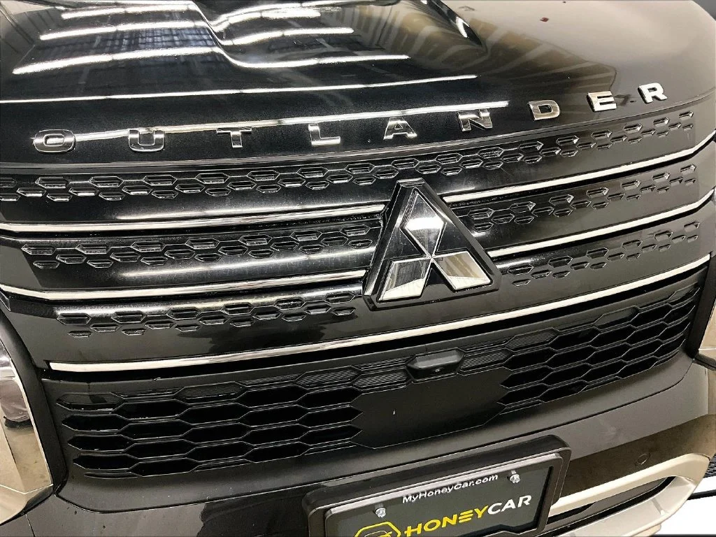 Used 2023 Black Mitsubishi SE image 32
