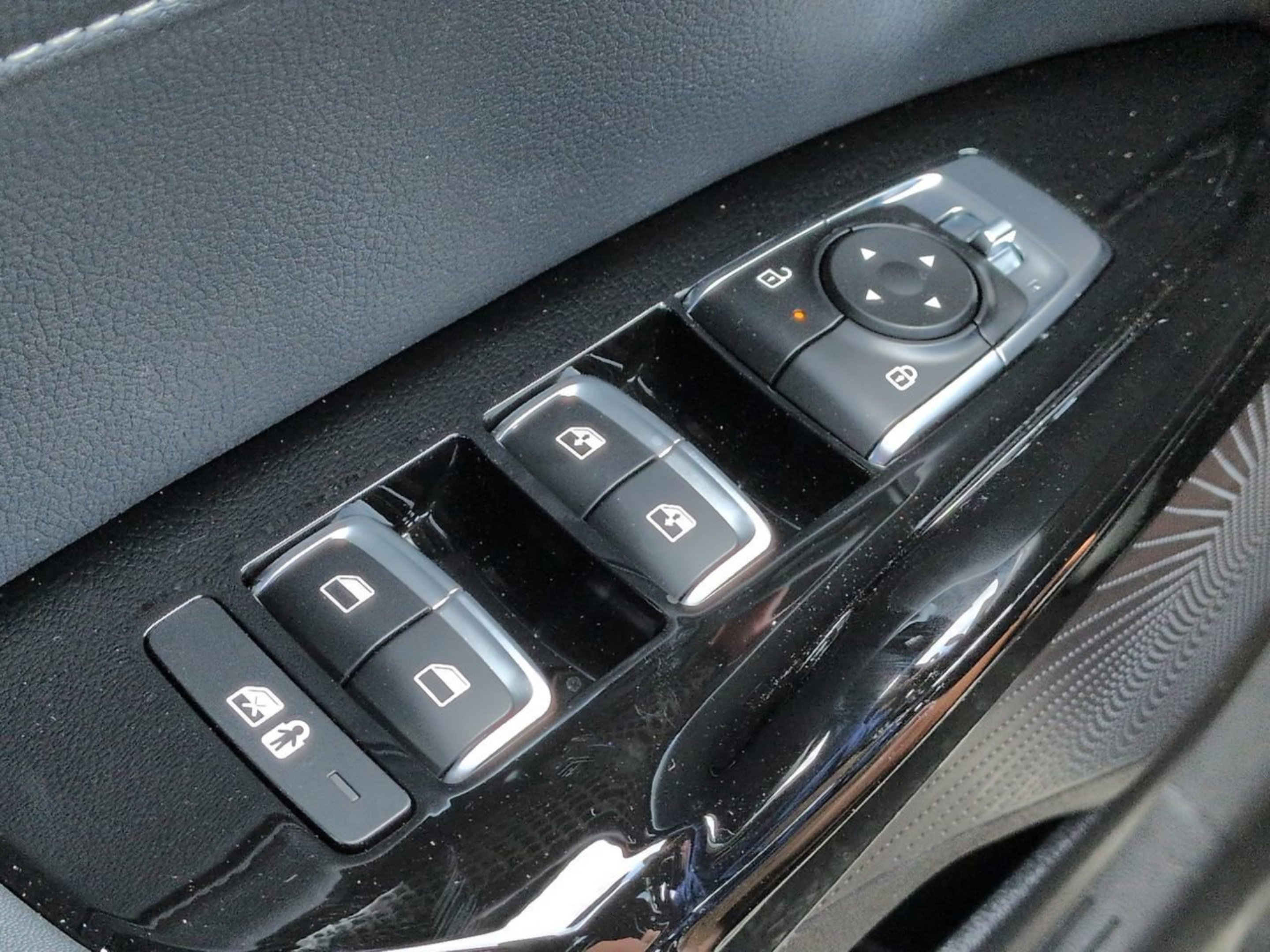 New 2026 Snow White Pearl Kia GT-Line FWD image 23