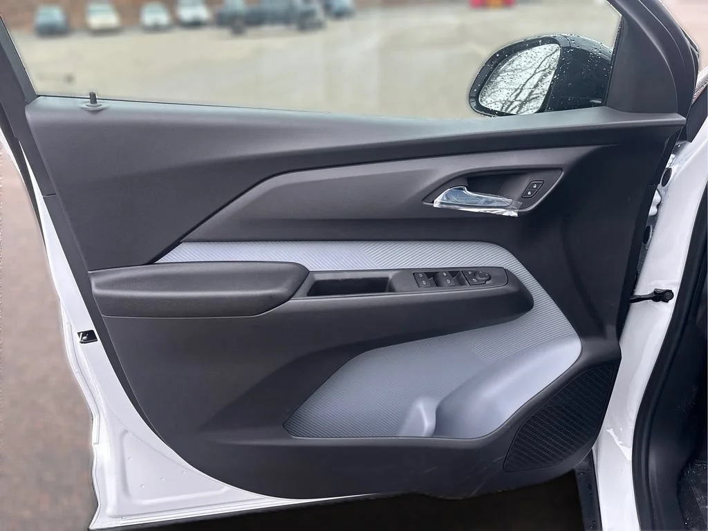 New 2027 Summit White Chevrolet LT image 45