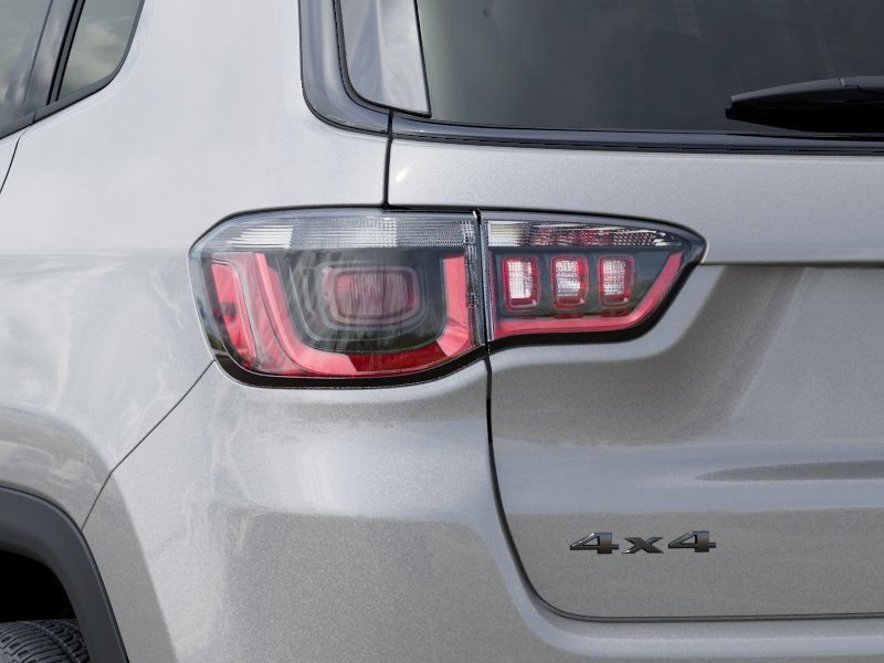 New 2026 Silver Zynith Metallic Clear-Coat Exterior Paint Jeep Latitude image 9