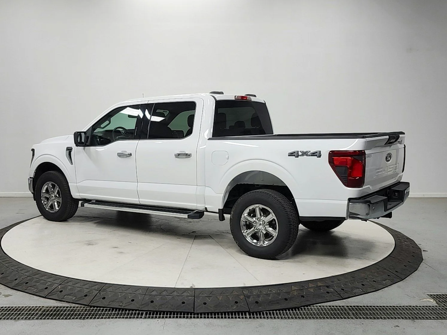 Used 2024 White Ford XLT image 5