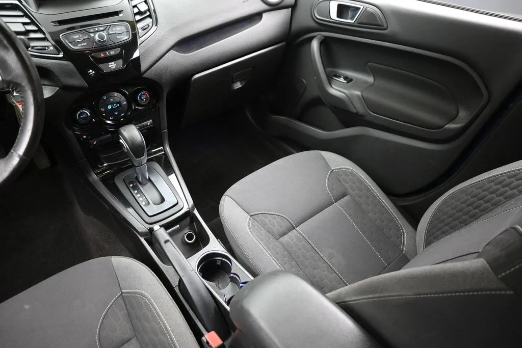 Used 2015 Blue Ford SE image 15