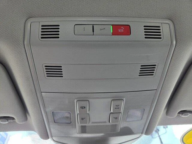 Used 2024 Opal White Pearl Volkswagen SE image 18