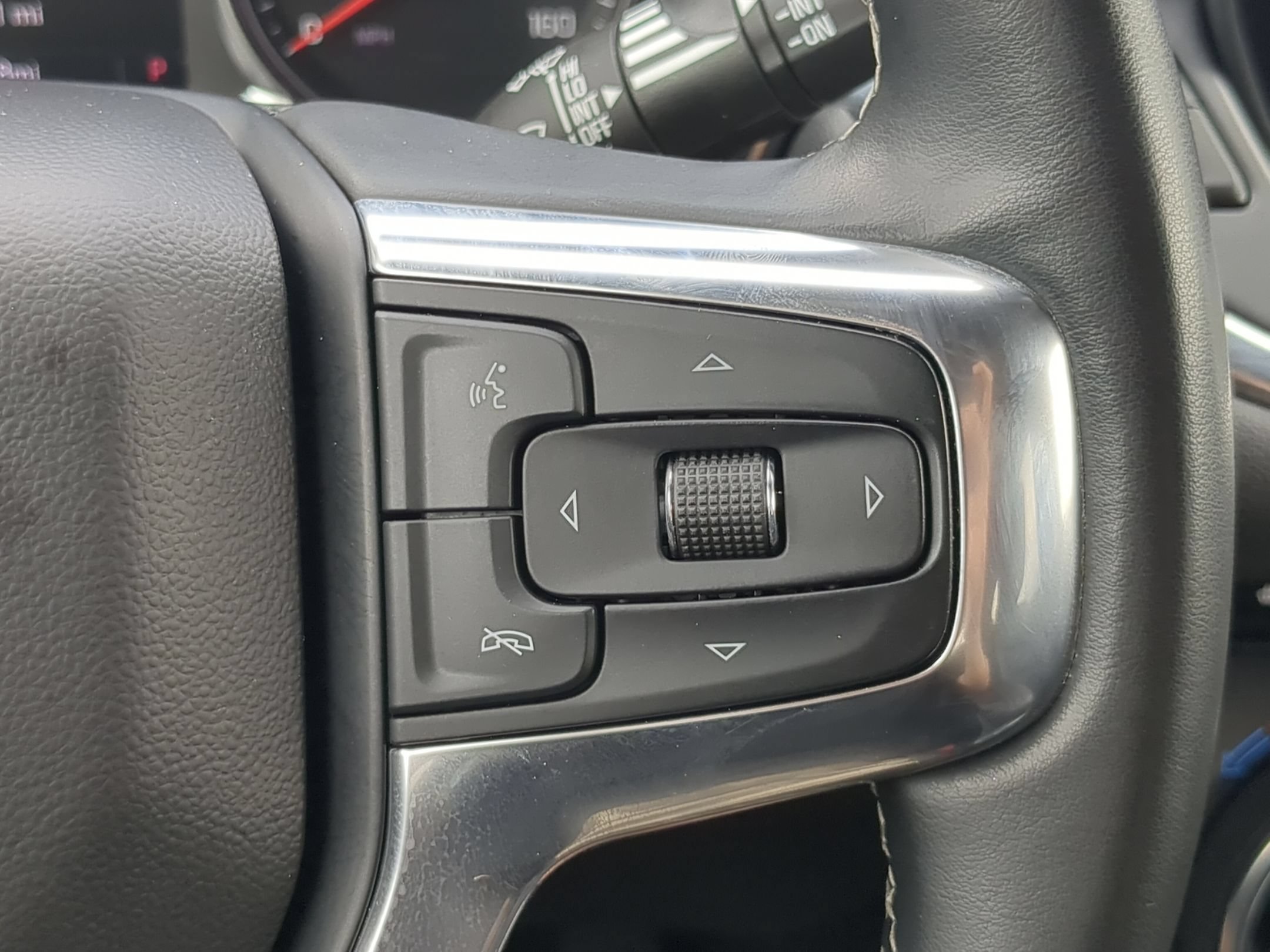 Used 2024 Summit White Chevrolet LT image 18