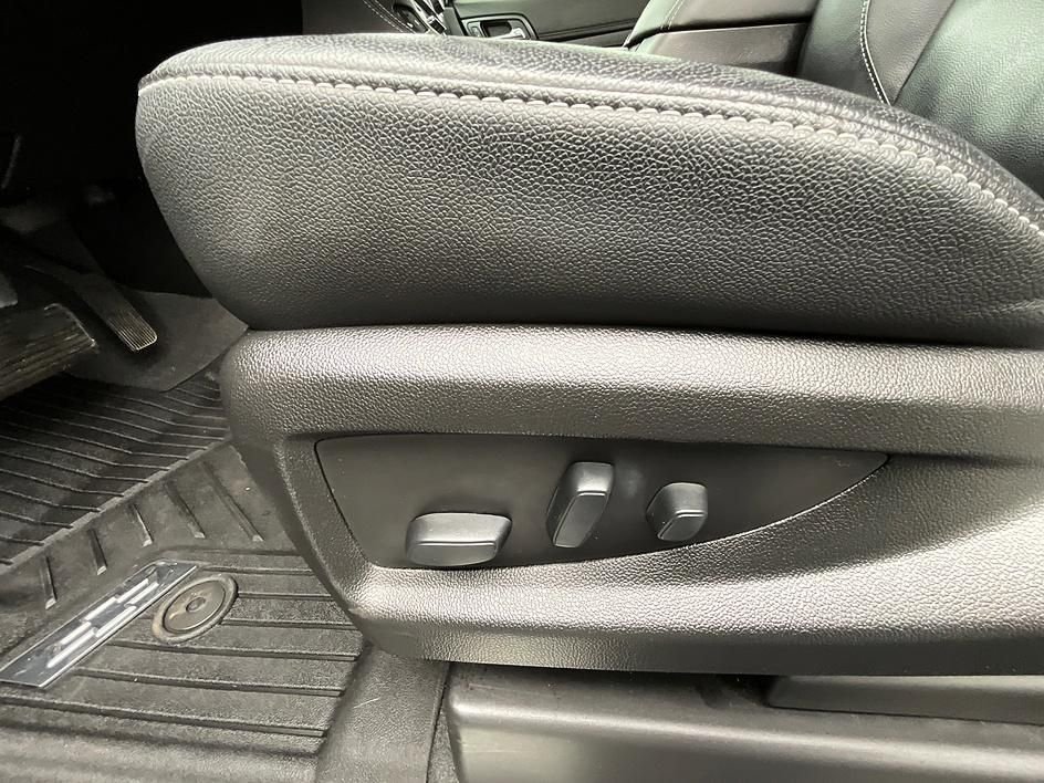Used 2020 Black Chevrolet LT image 32