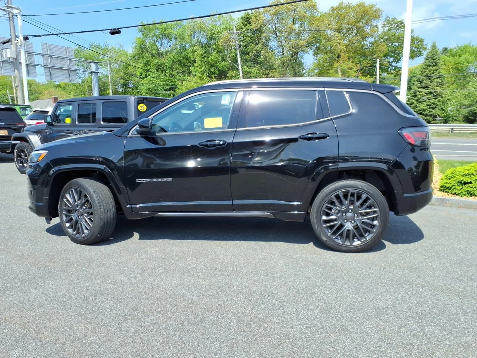 Certified Used 2022 Diamond Black Crystal Pearlcoat Jeep High Altitude image 12