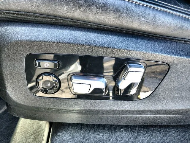 Used 2025 Gray BMW xDrive40i image 12