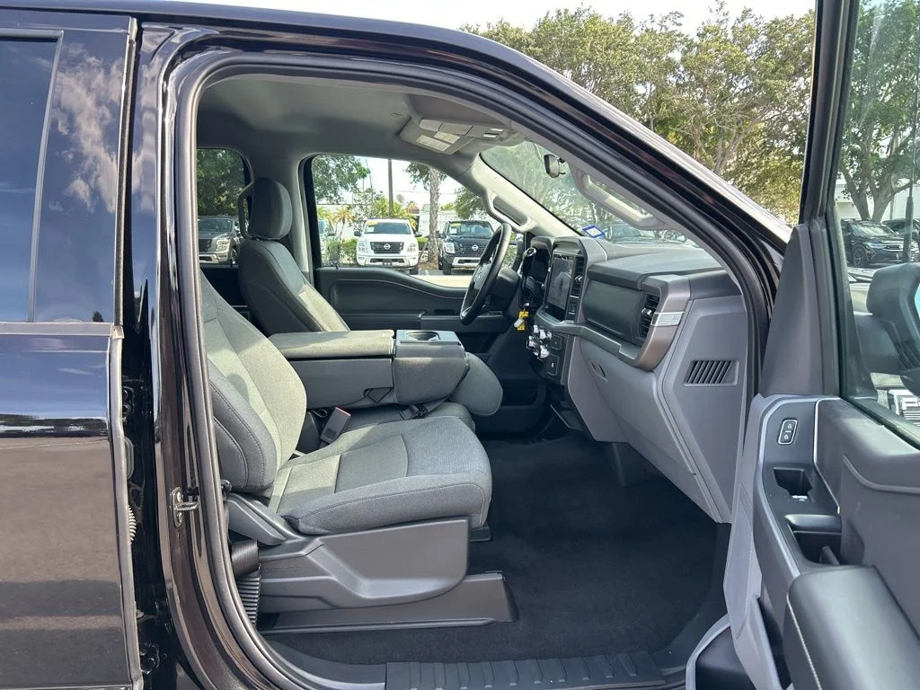 Used 2025 Black Ford XLT image 39