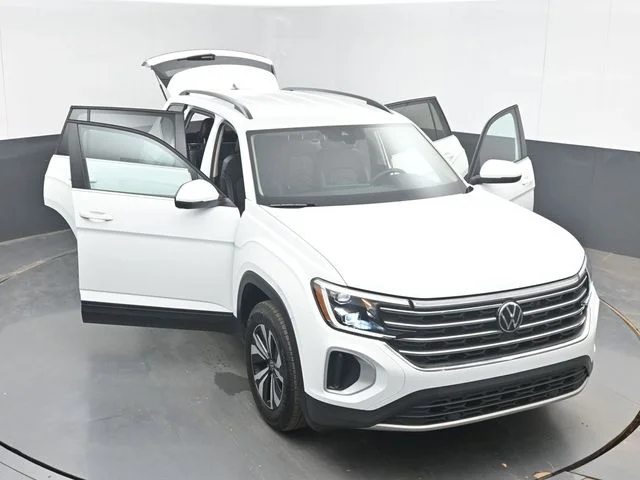 Used 2024 White Volkswagen 2.0T SE image 51