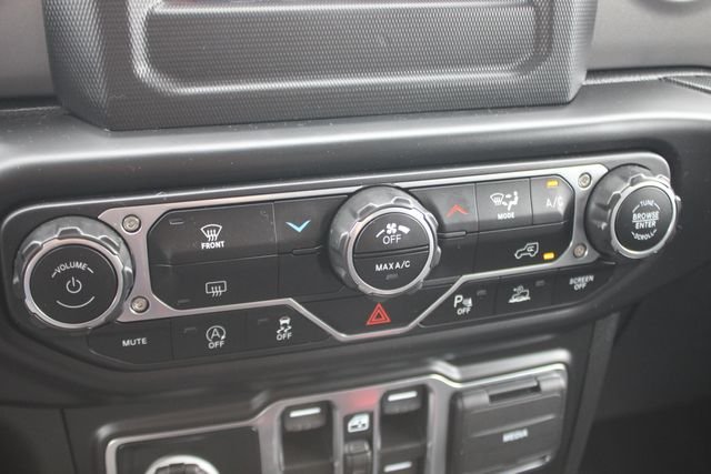 Used 2023 Silver Jeep Sport S image 7