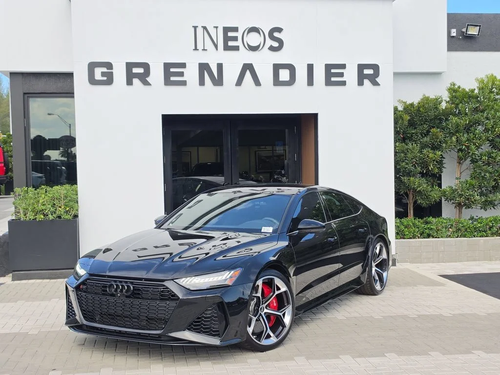 Used 2025 Mythos Black Metallic Audi 4.0T image 2