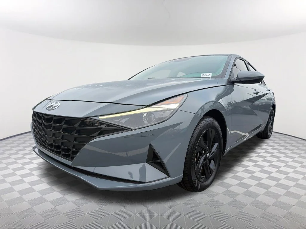 Used 2023 Gray Hyundai SEL image 1