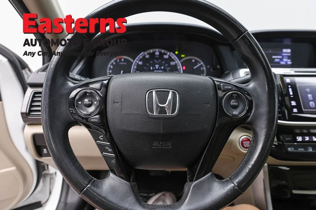 Used 2017 White Honda EX-L image 10