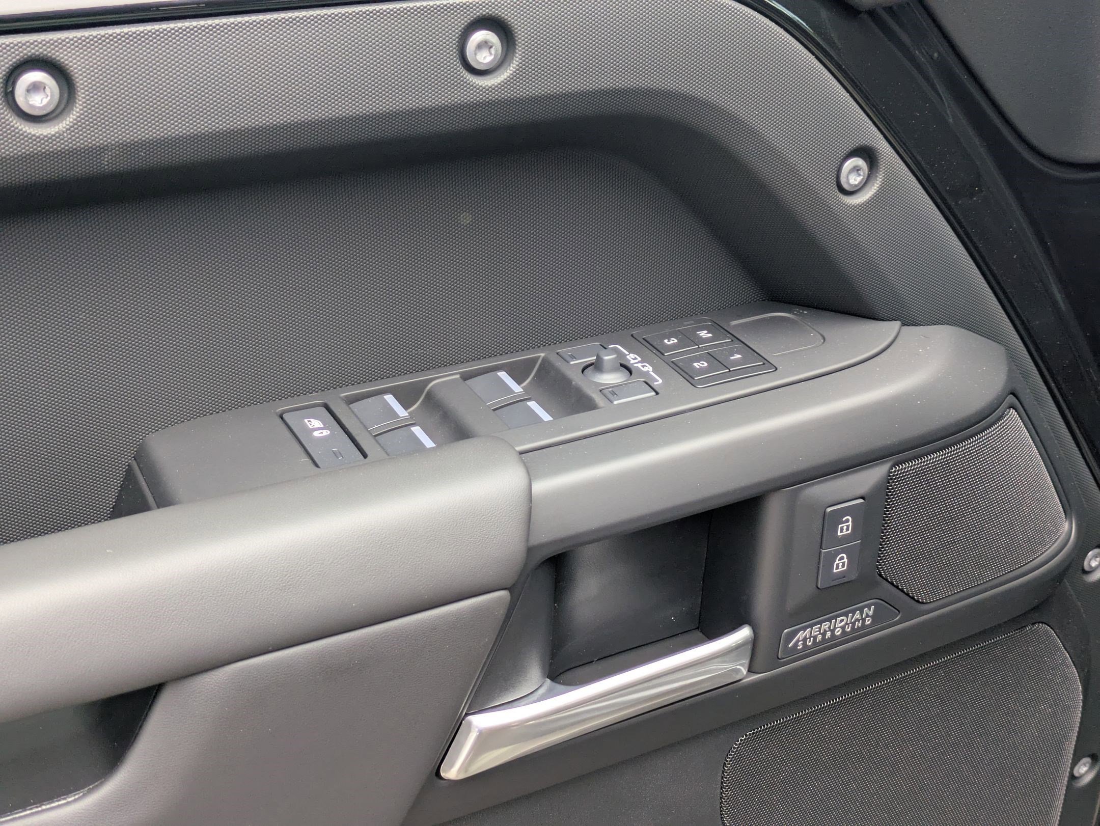 New 2026 Santorini Black Land Rover P400 X-Dynamic SE image 14