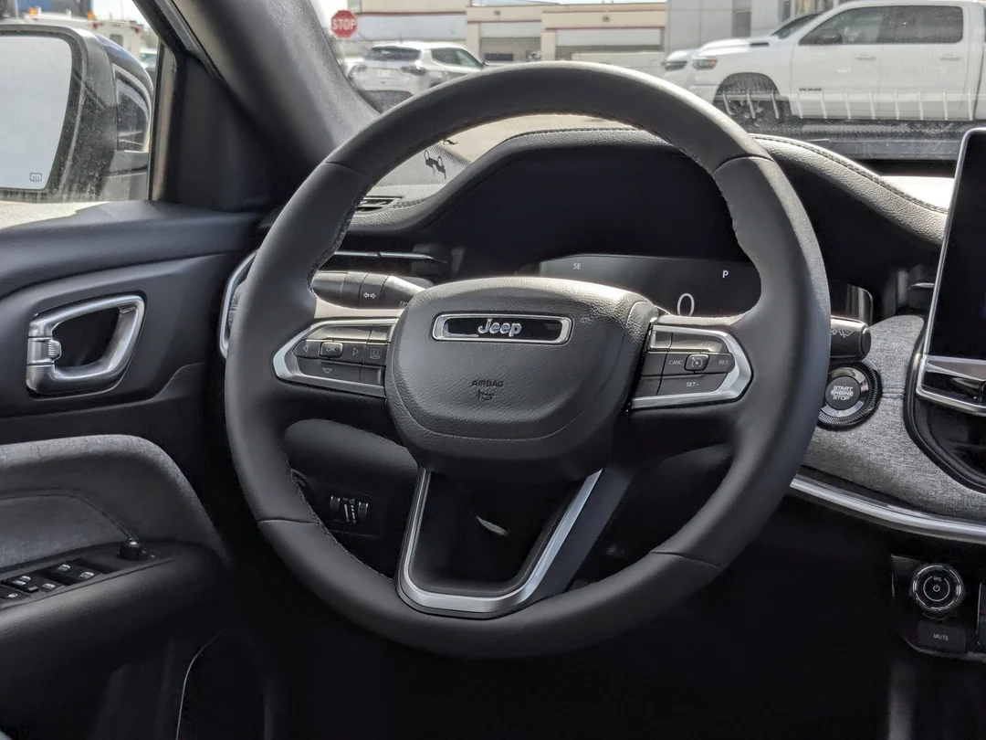 New 2025 White Jeep North - - 4X4 - Heated seats - Forward Collision Warning & More! image 15