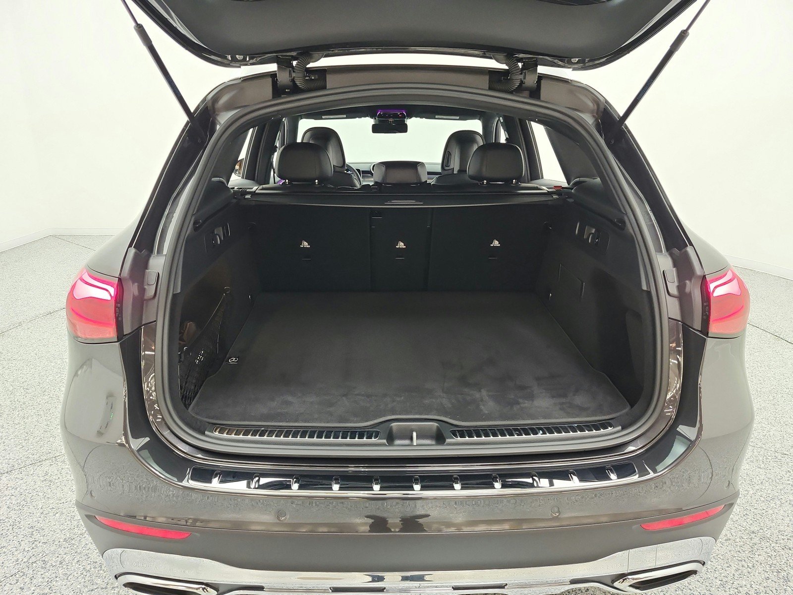 Certified Used 2026 Graphite Grey Metallic Mercedes-Benz GLC 300 SUV image 16