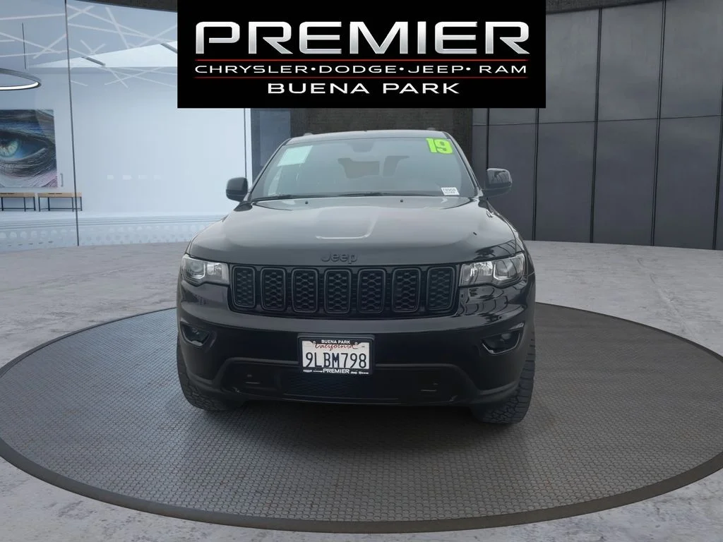 Certified Used 2019 Black Jeep Laredo image 3